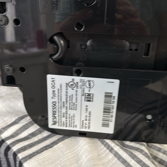 Nespresso’s espressos maker.  Like new condition.  Just descaled works great. - Picture 4 of 7